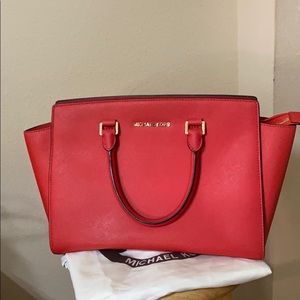 Michael Kors Sachet bag